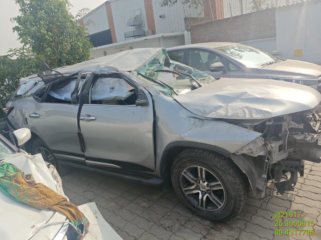 TOYOTA FORTUNER 2.7 2WD AT